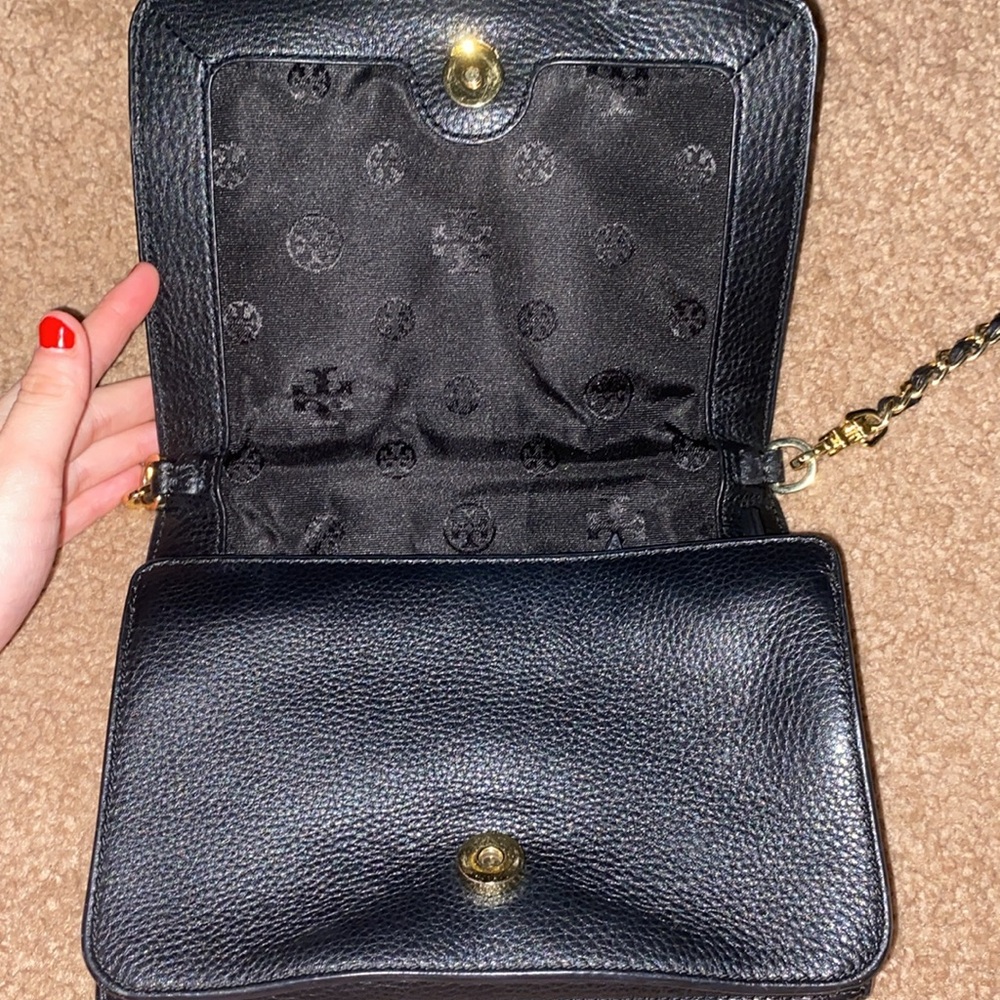 Black Tory Burch crossbody purse - Picture 4 of 8